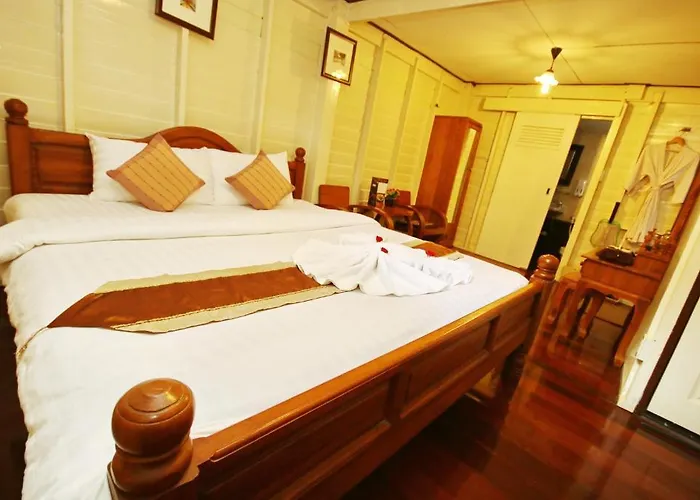 Bangphlat Resort Bangkok